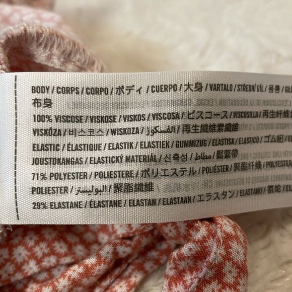 Abercrombie & Fitch- Cropped Ditzy Floral Ruffle Smock V Neck Top- Size M - Picture 9 of 9